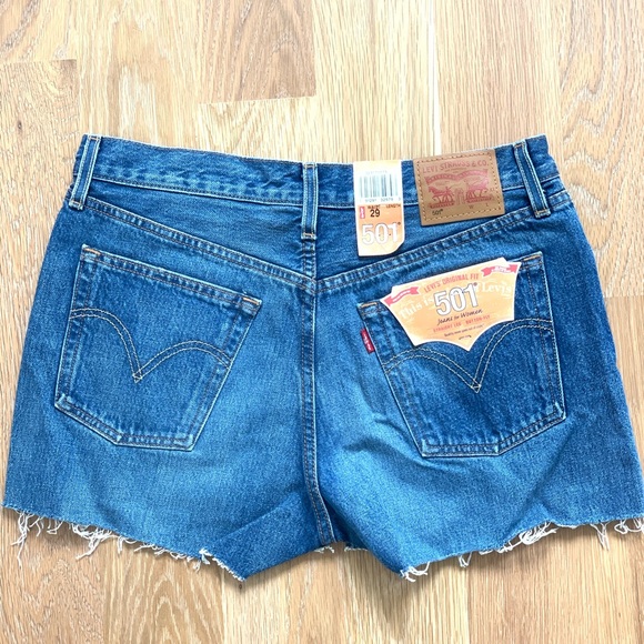 Levis 501 Straight Leg Jean shorts, size29. NWT - Picture 6 of 6